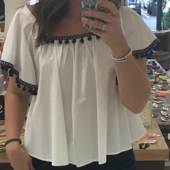 BB Dakota Makari Flutter Sleeve Top - Picture 3 of 4